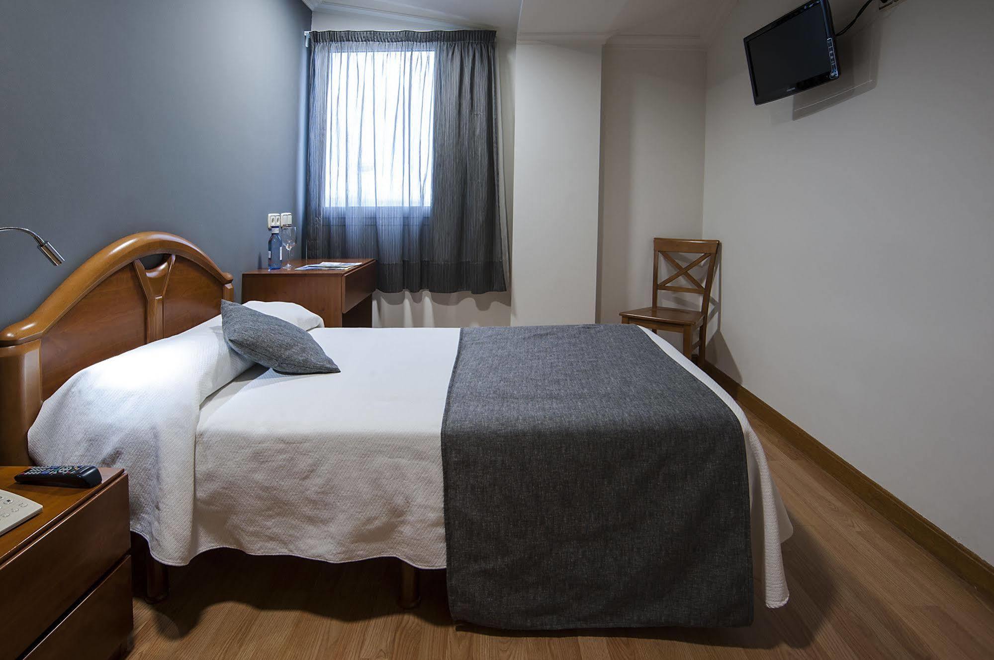 Iraipe Izaga Hostal Noáin Kültér fotó
